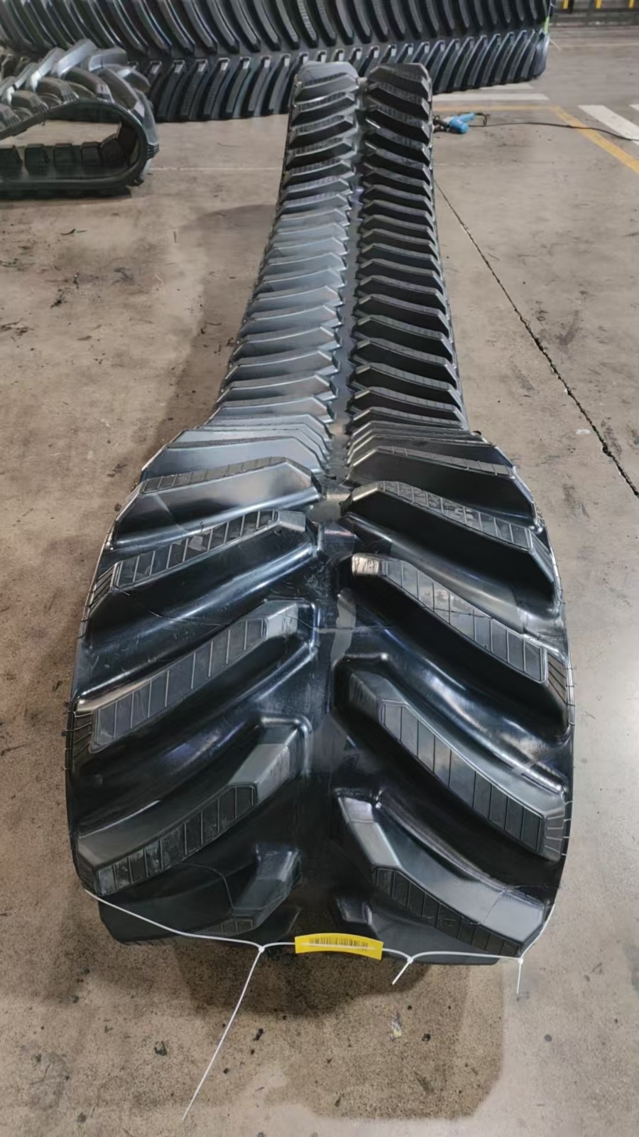 AGCO MT755 635* 152.4 *58 உராய்வு வகைக்கான ரப்பர் டிராக்குகள் லிதுவேனியா 563760D1 581851D1