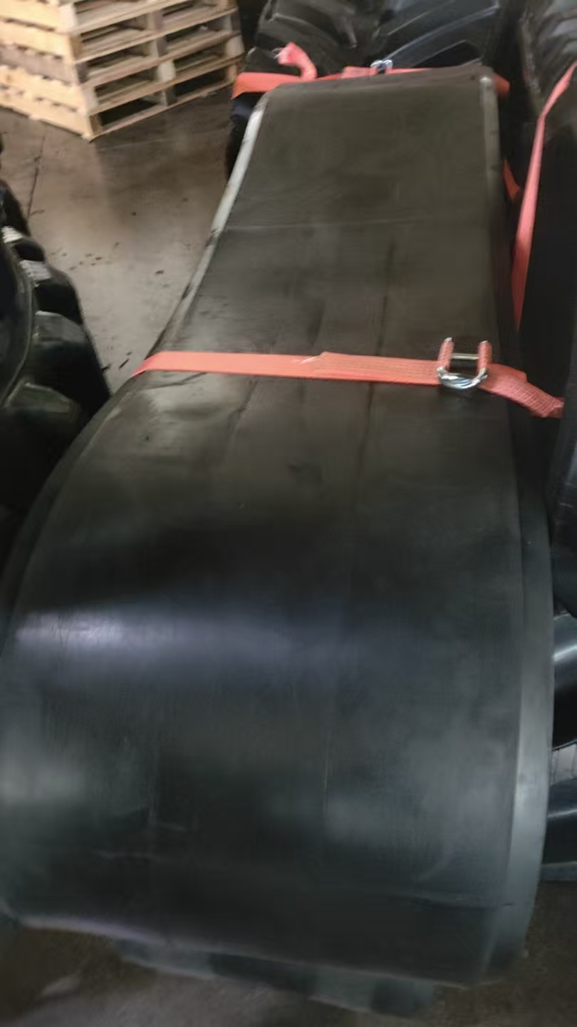 BOLTRAC Odoln&eacute; 457 mm širok&eacute; dlažobn&eacute; p&aacute;sy pre CAT 1055B Doručenie n&aacute;šmu z&aacute;kazn&iacute;kovi