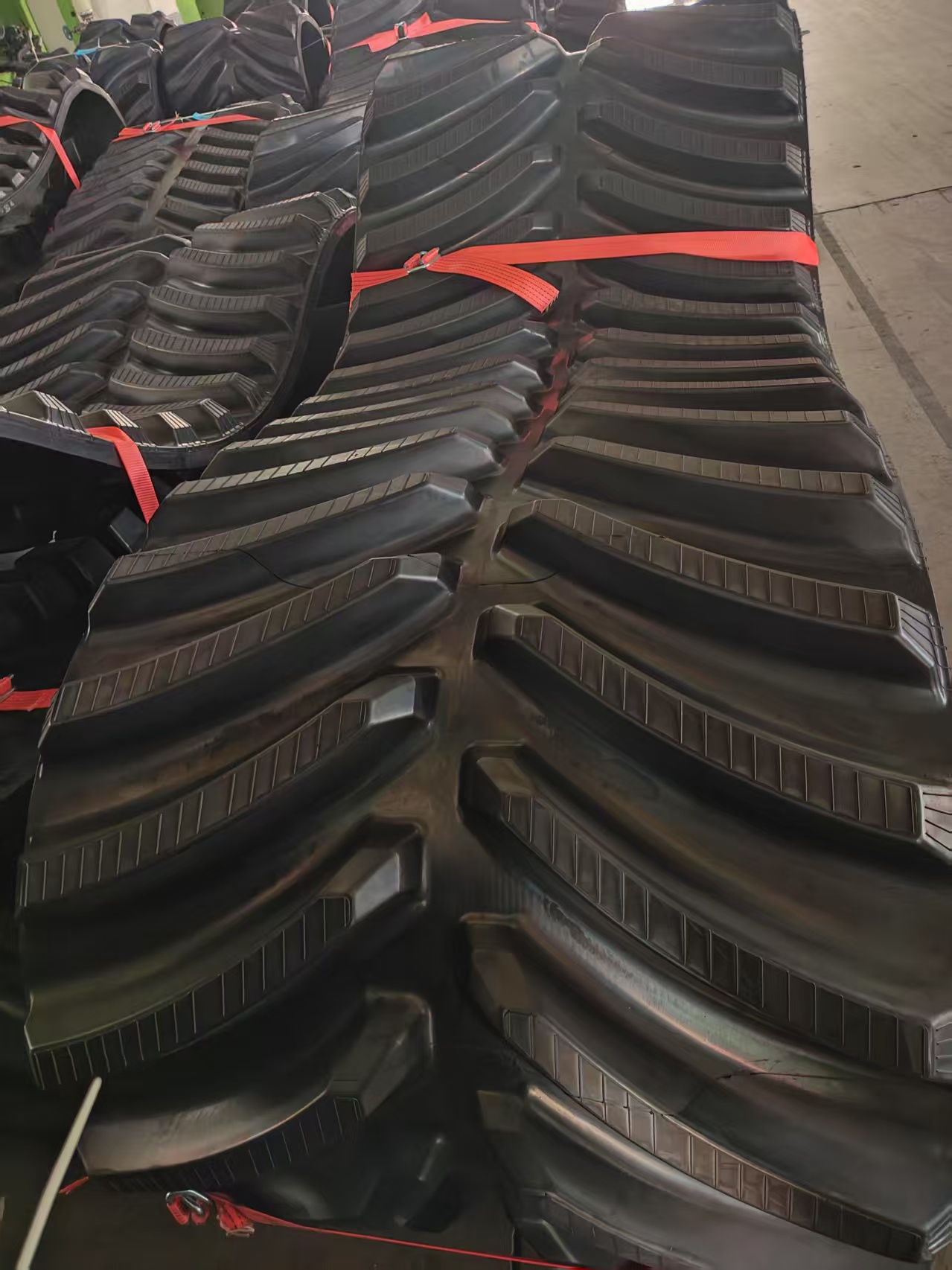 Bolin 915mm Rubber Tracks vir John Deere 9RT 9RX Gestuur na kli&euml;nt